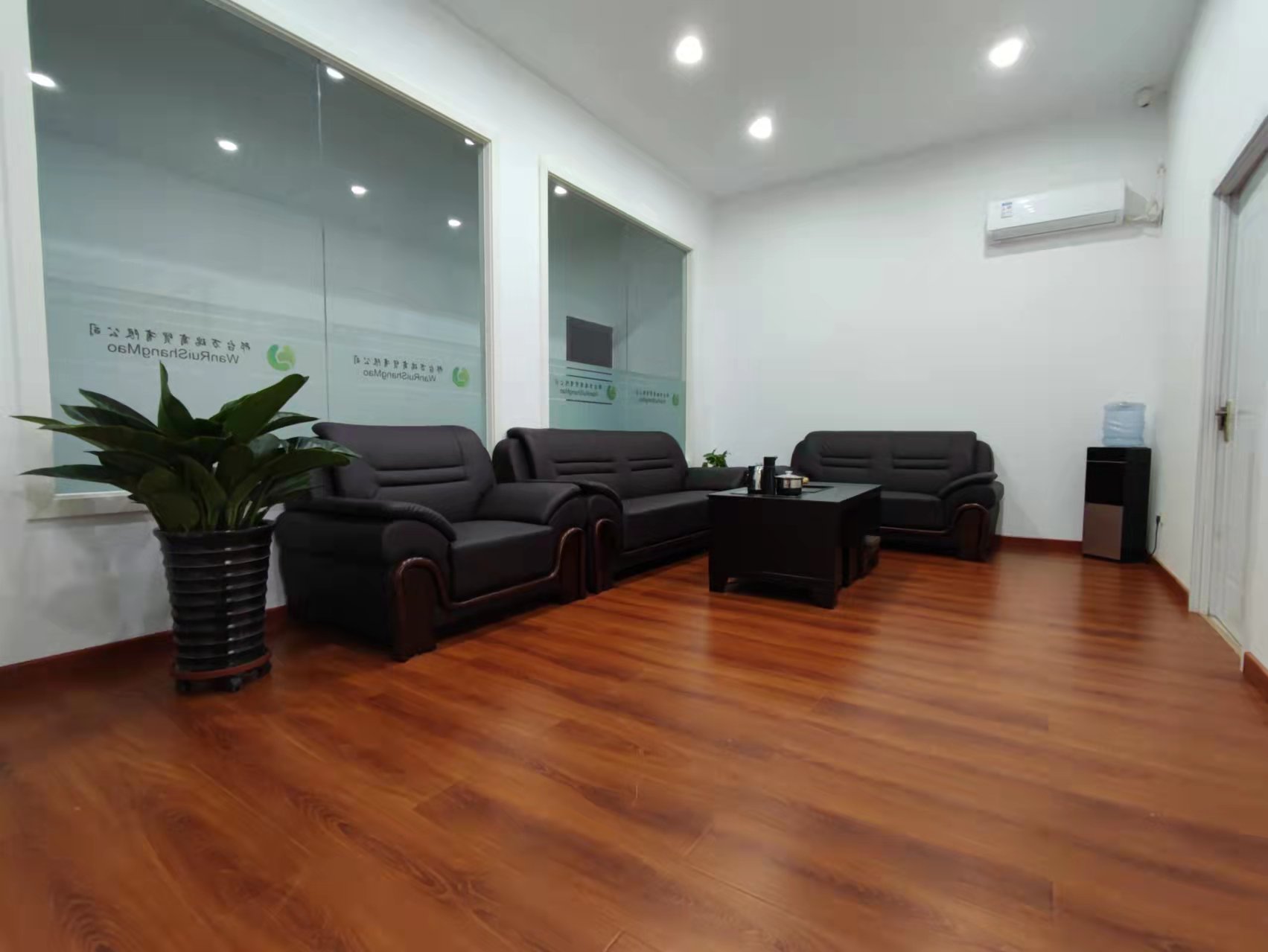 �k���h(hu��n)��