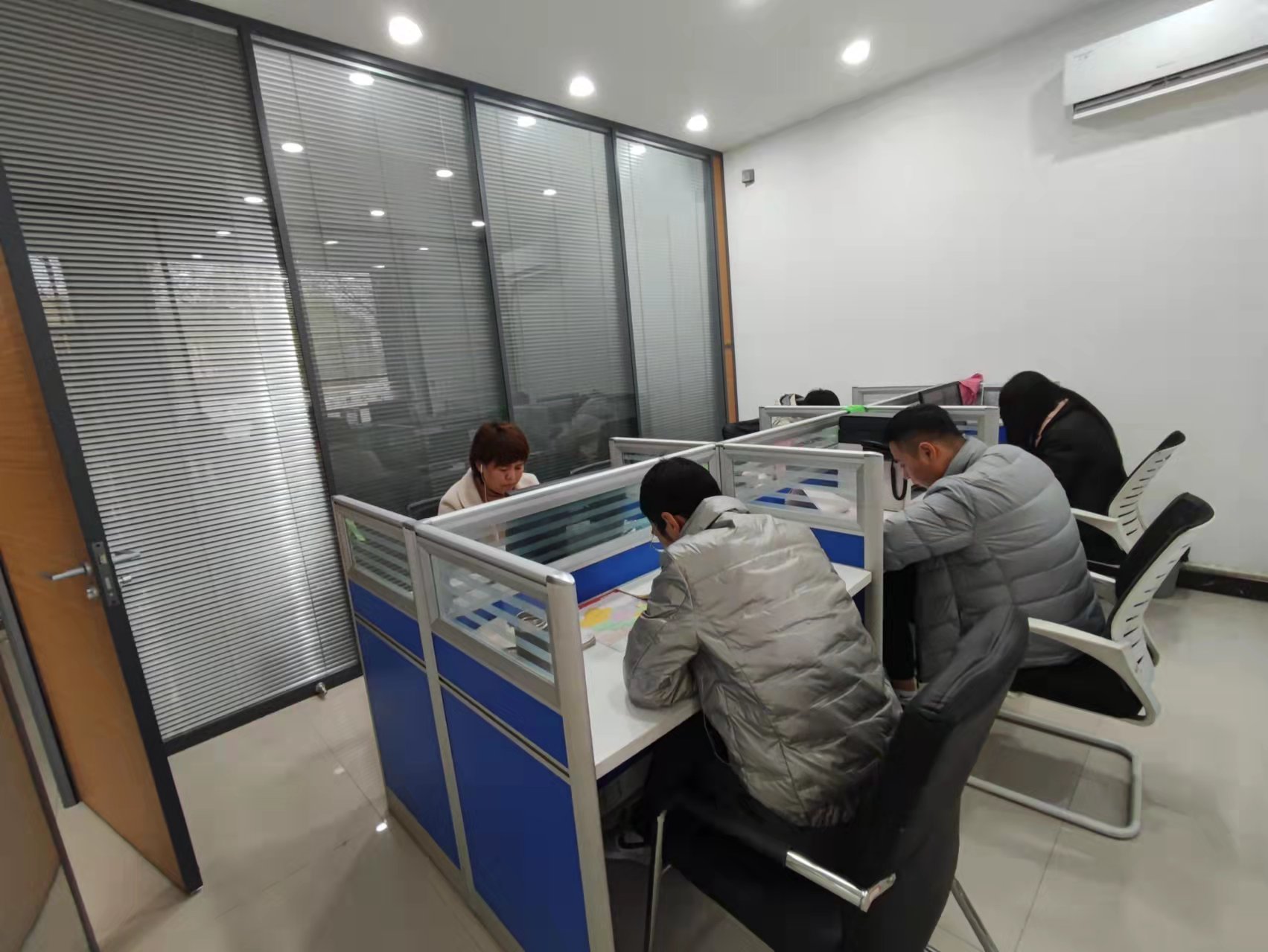 �k���h(hu��n)��